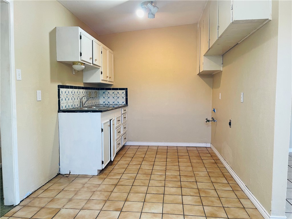 4954 Marion Property Photo 6