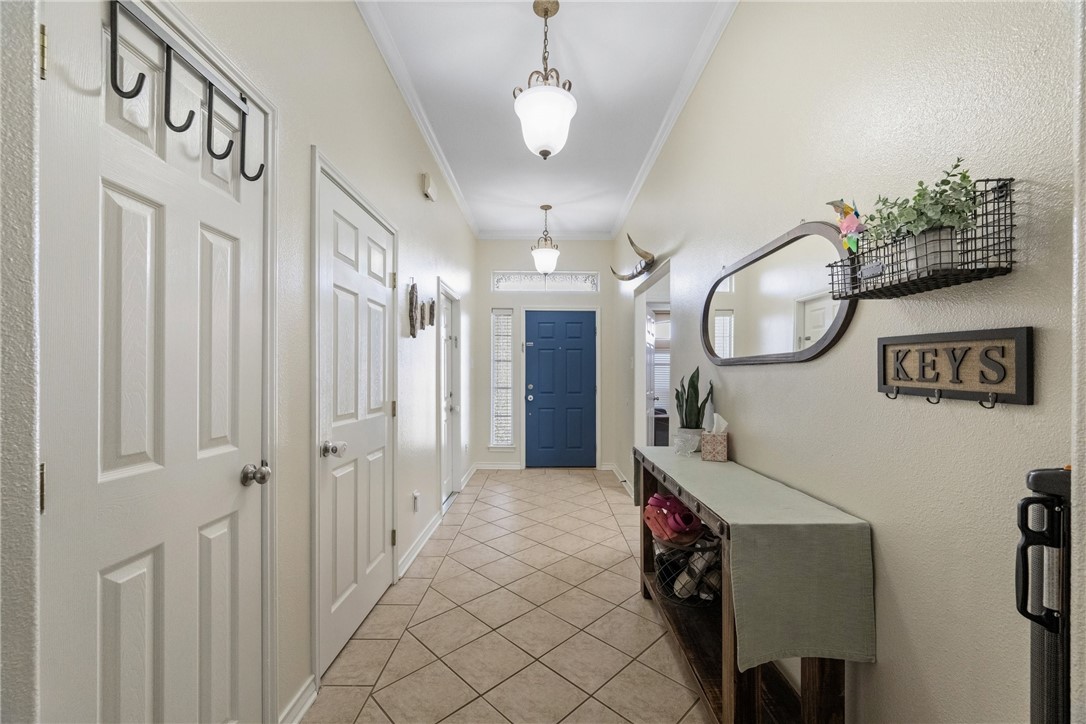 1209 Meadow Brook Dr Property Photo 3