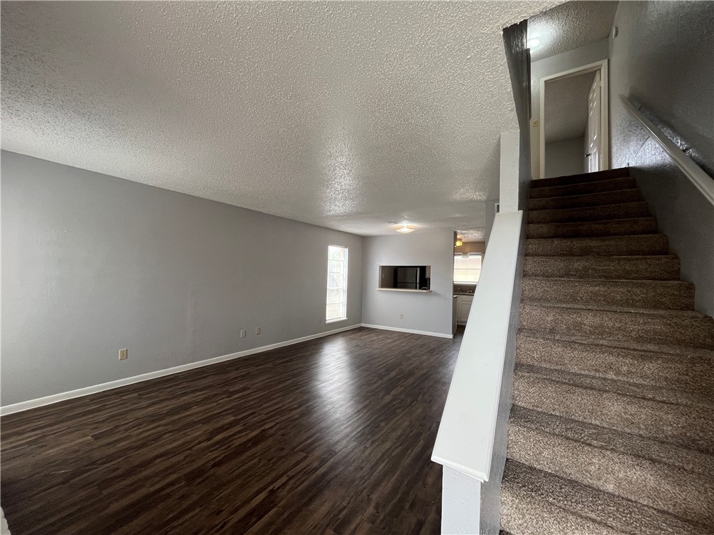 6533 Long Meadow Dr Property Photo 3
