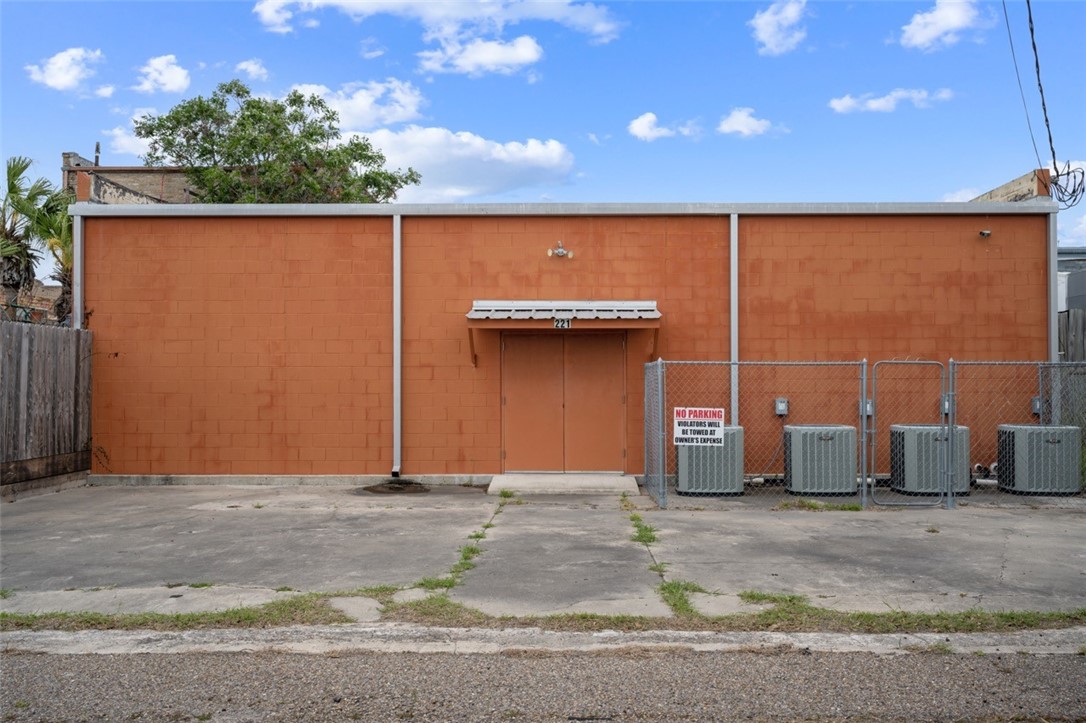 221 E Kleberg Ave Property Photo 11