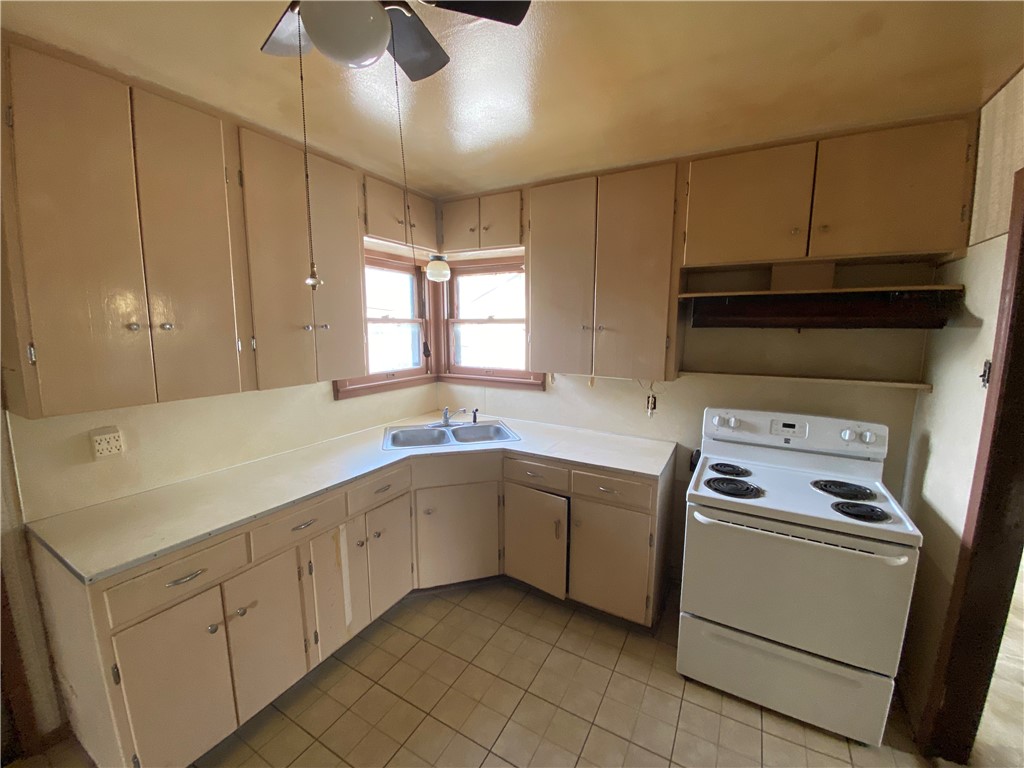 3926 Pyle Dr Property Photo 3