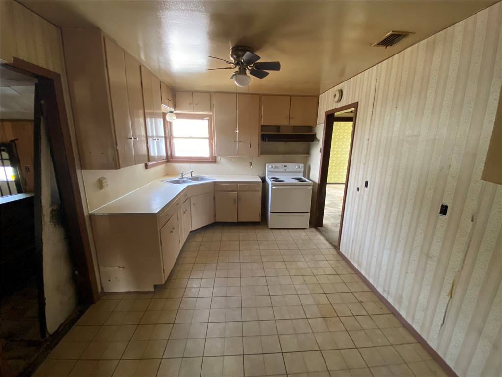 3926 Pyle Dr Property Photo 4