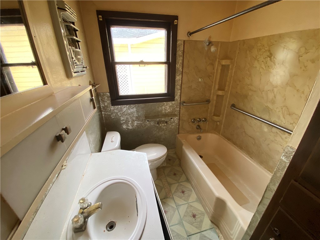3926 Pyle Dr Property Photo 6