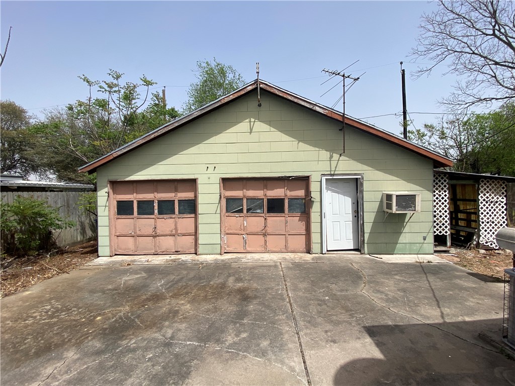 3926 Pyle Dr Property Photo 17