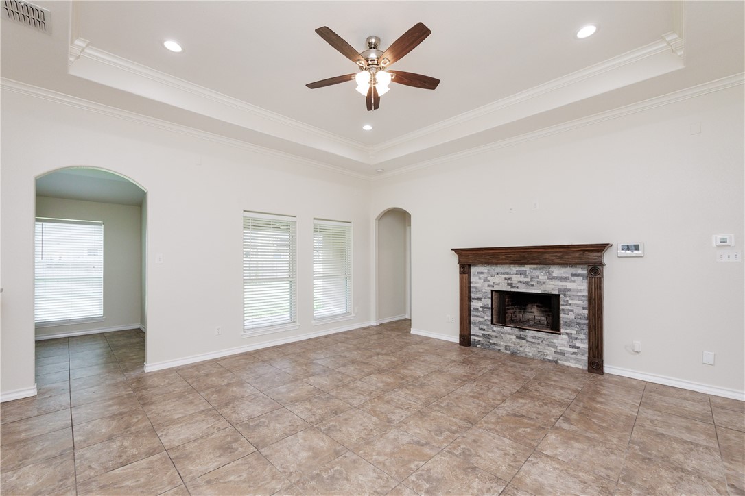 1921 Woodbend Dr Property Photo 4