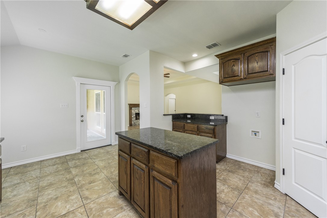 1921 Woodbend Dr Property Photo 14