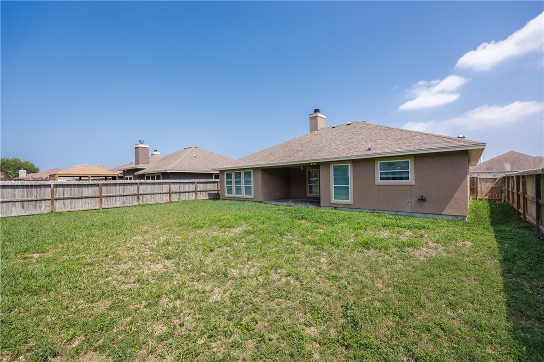 1921 Woodbend Dr Property Photo 32