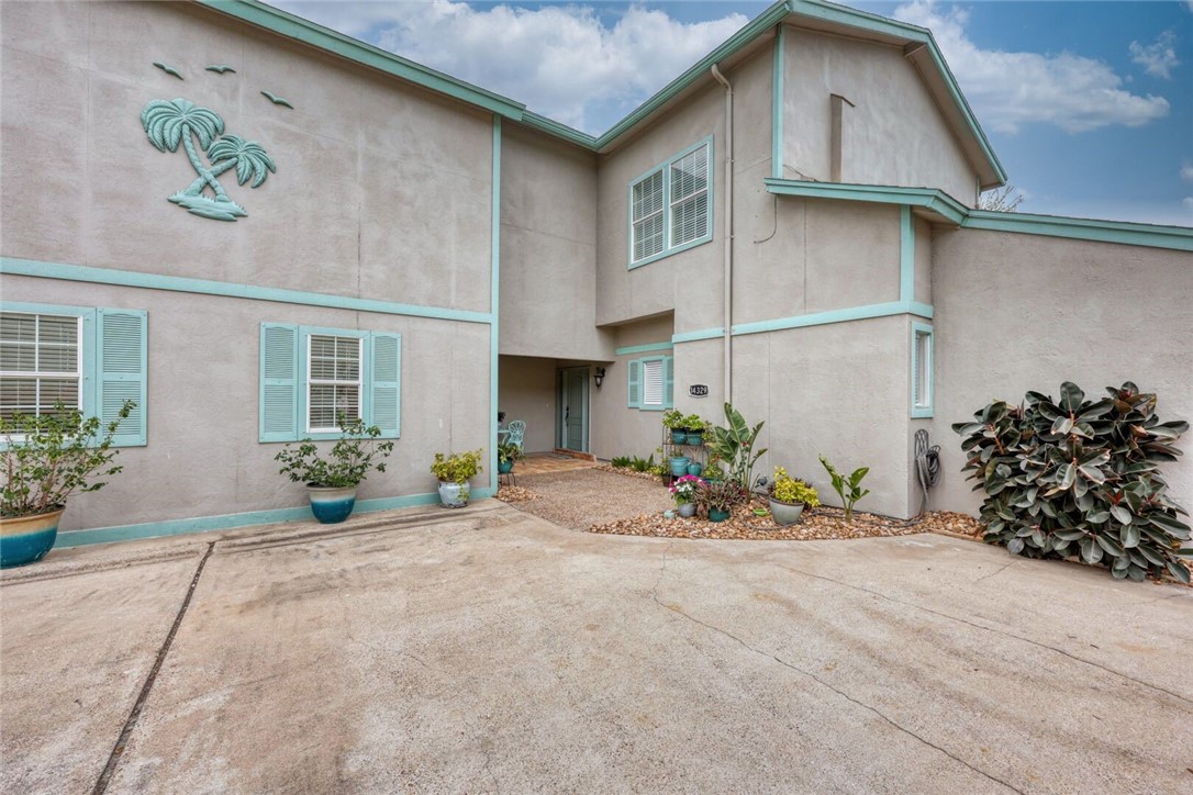 14329 Emerald St Property Photo 5
