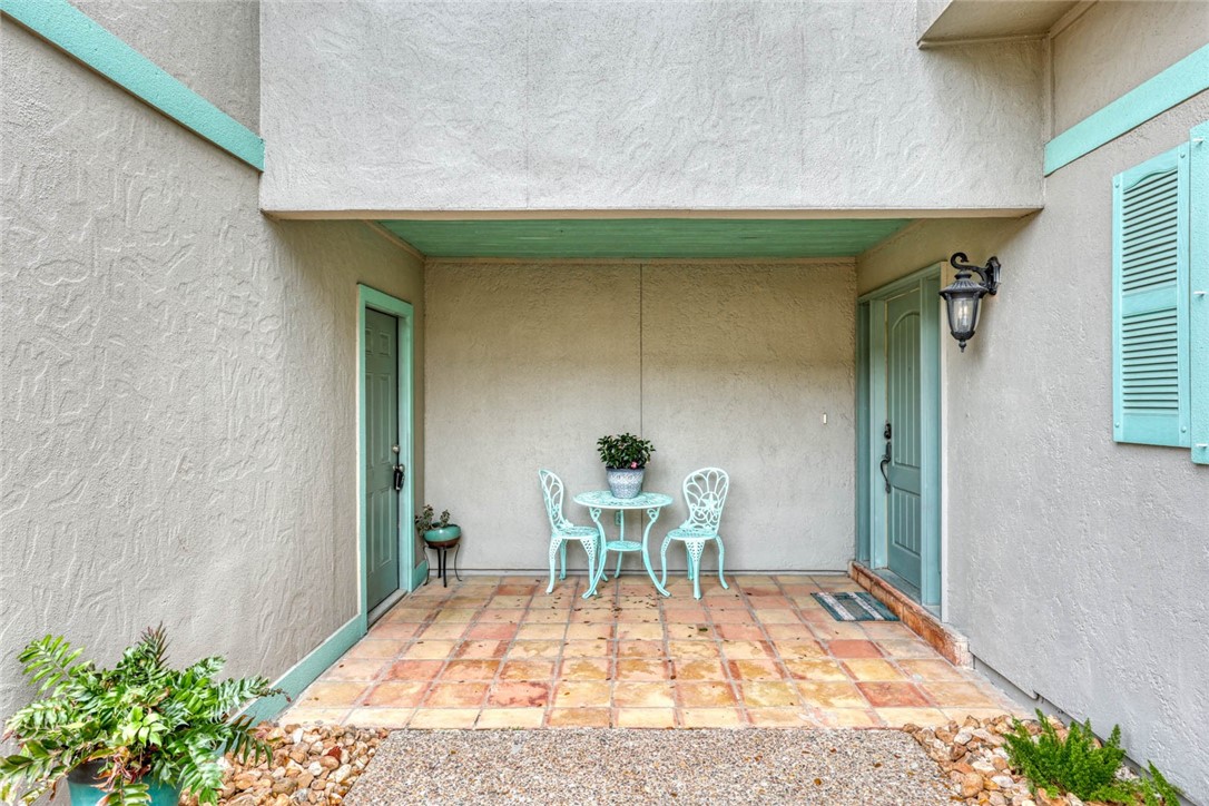 14329 Emerald St Property Photo 6