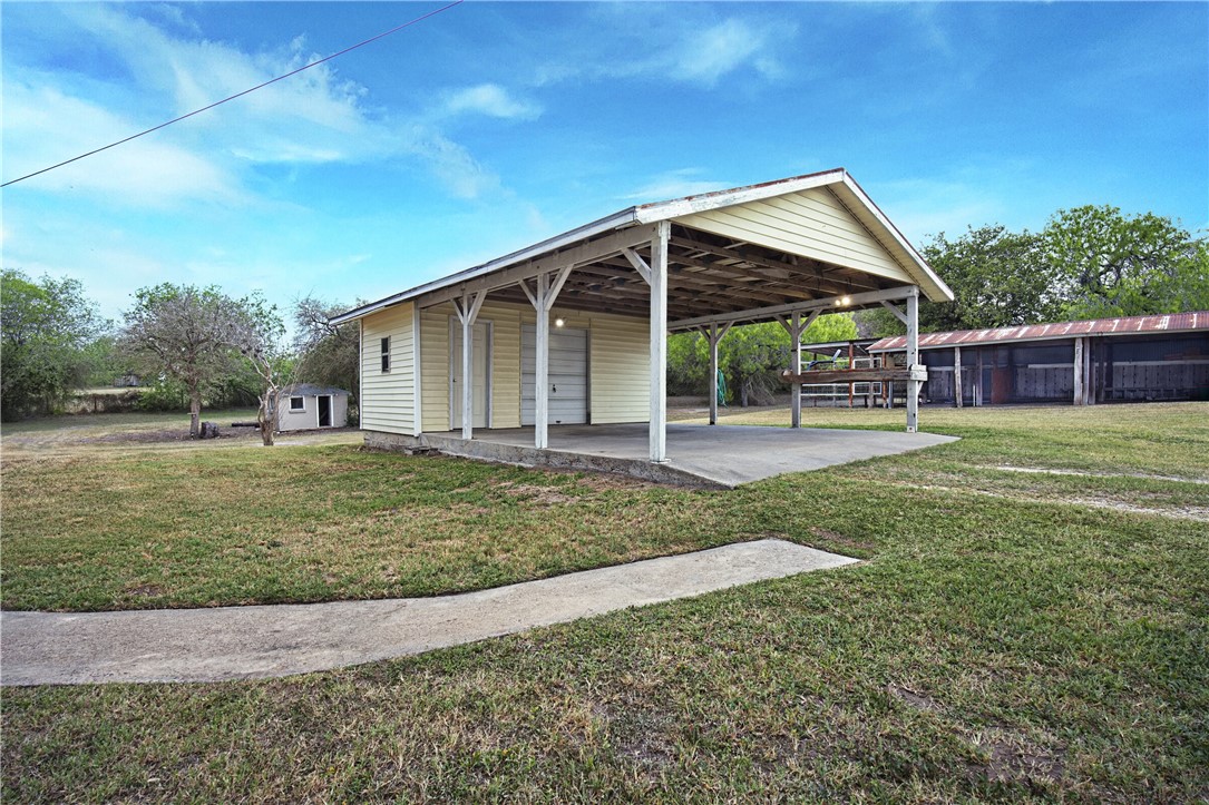 11711 Ih 37 Property Photo 9