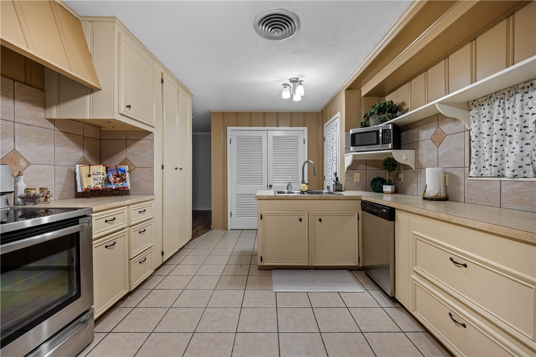 11711 Ih 37 Property Photo 14