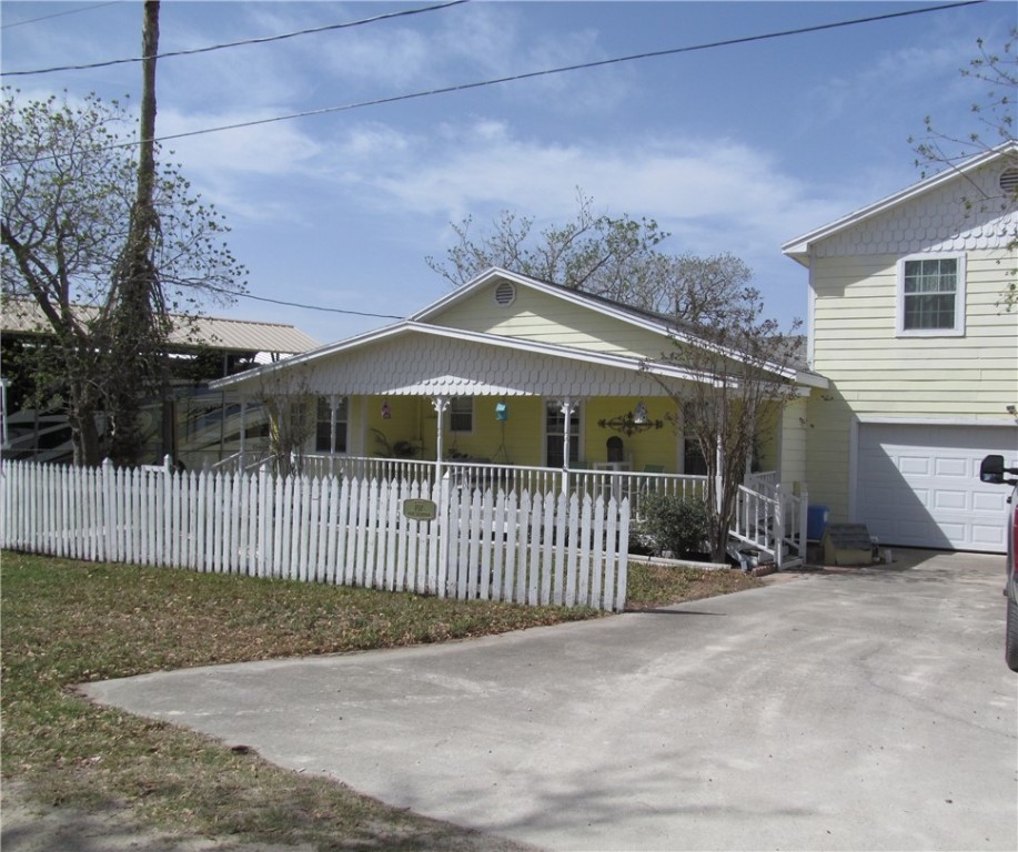 107 E Lakefield Dr Property Photo