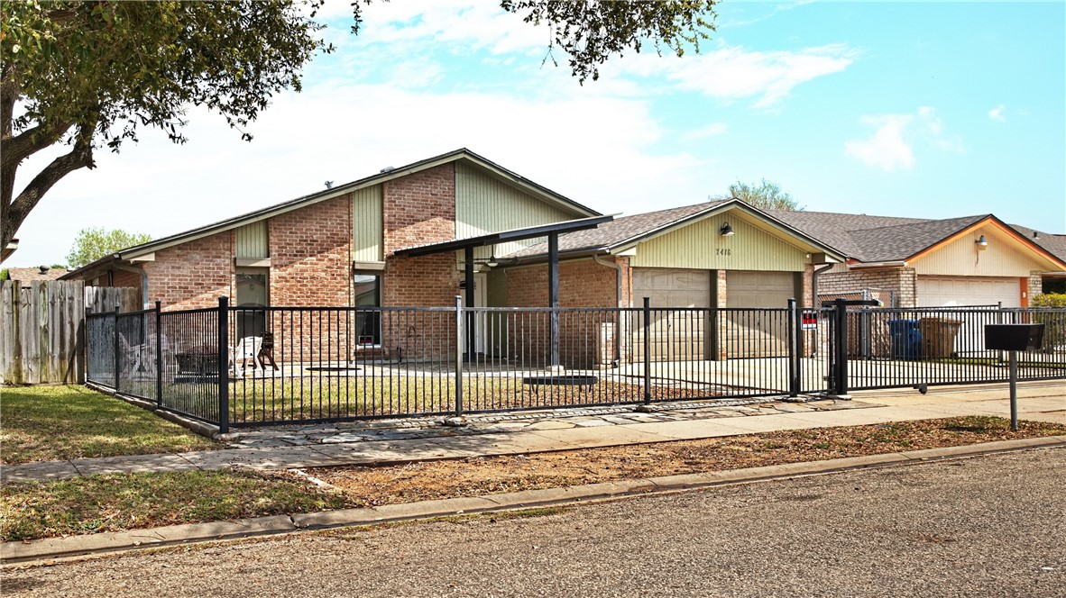 7418 Spitfire Dr Property Photo 3