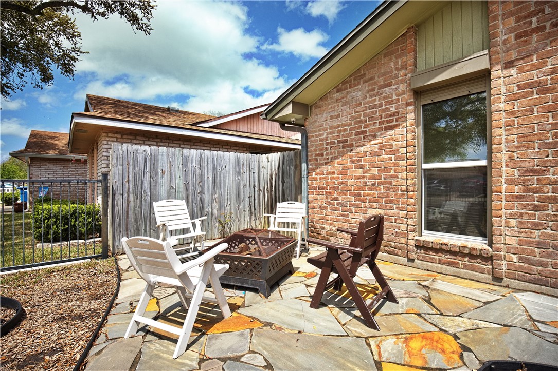 7418 Spitfire Dr Property Photo 4