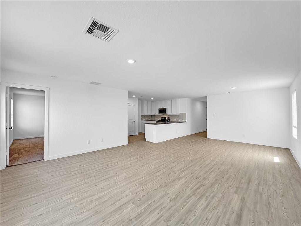 2713 Martell St Property Photo 3