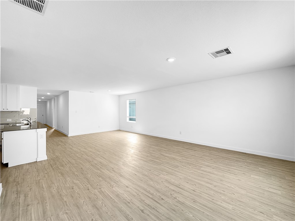 2713 Martell St Property Photo 5