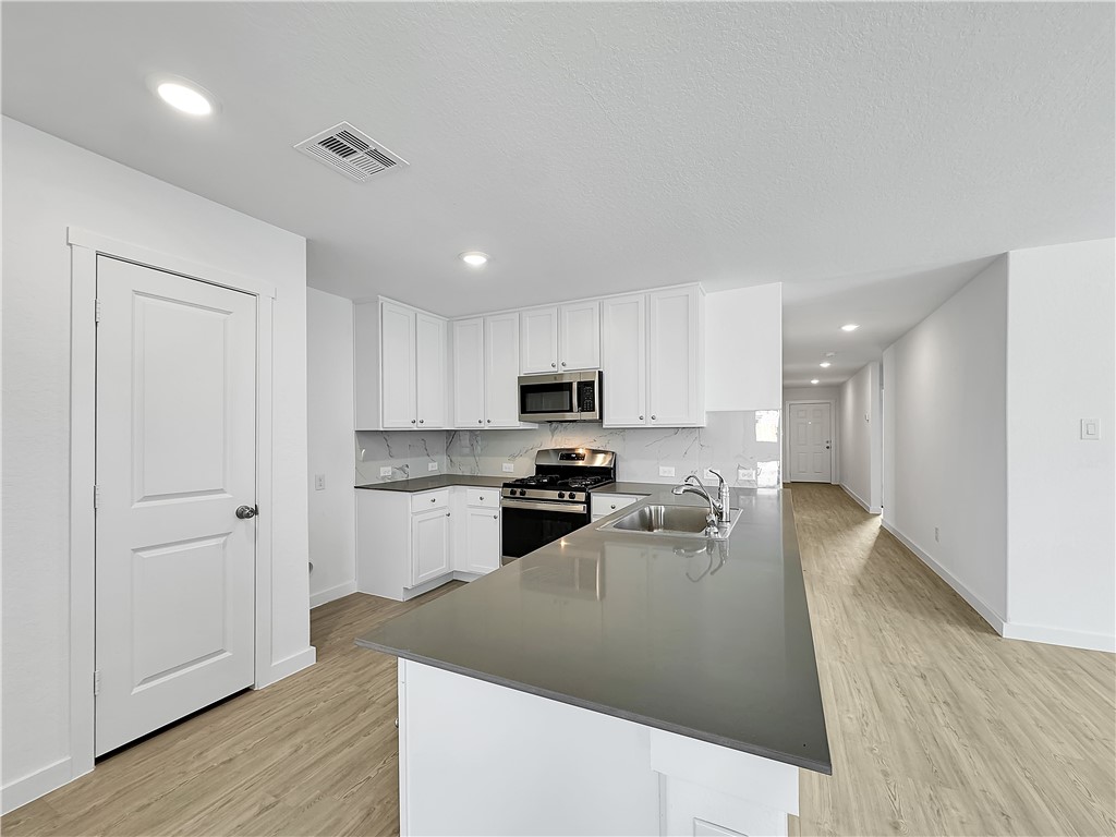 2713 Martell St Property Photo 6