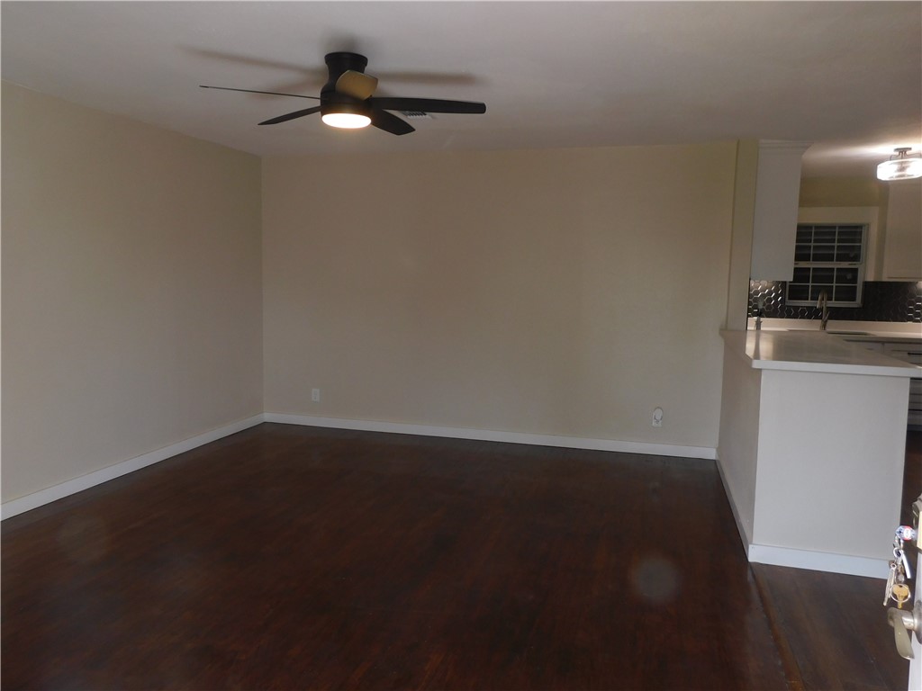 3318 Mahan Dr Property Photo 3