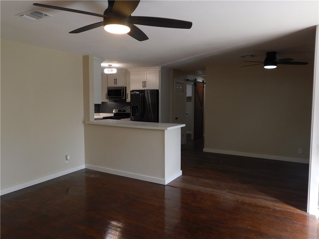 3318 Mahan Dr Property Photo 4