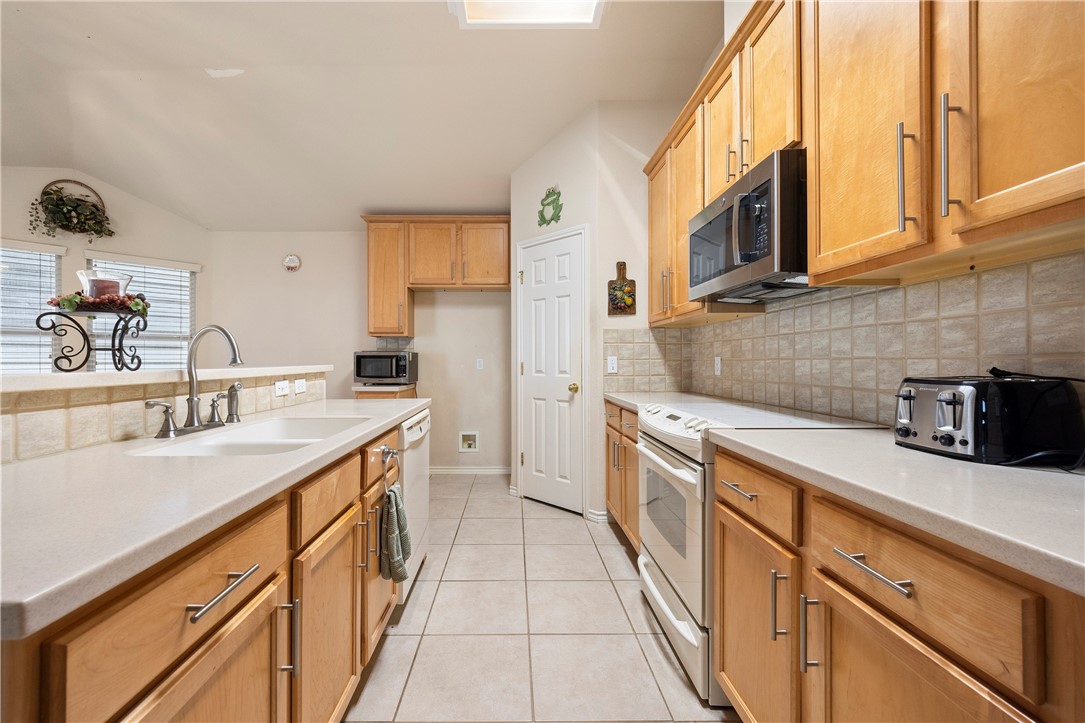 5806 Commonwealth Lane Property Photo 6