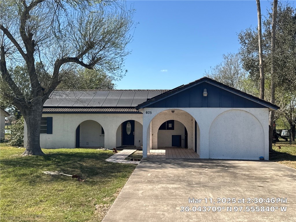 605 De Leon Ave Property Photo