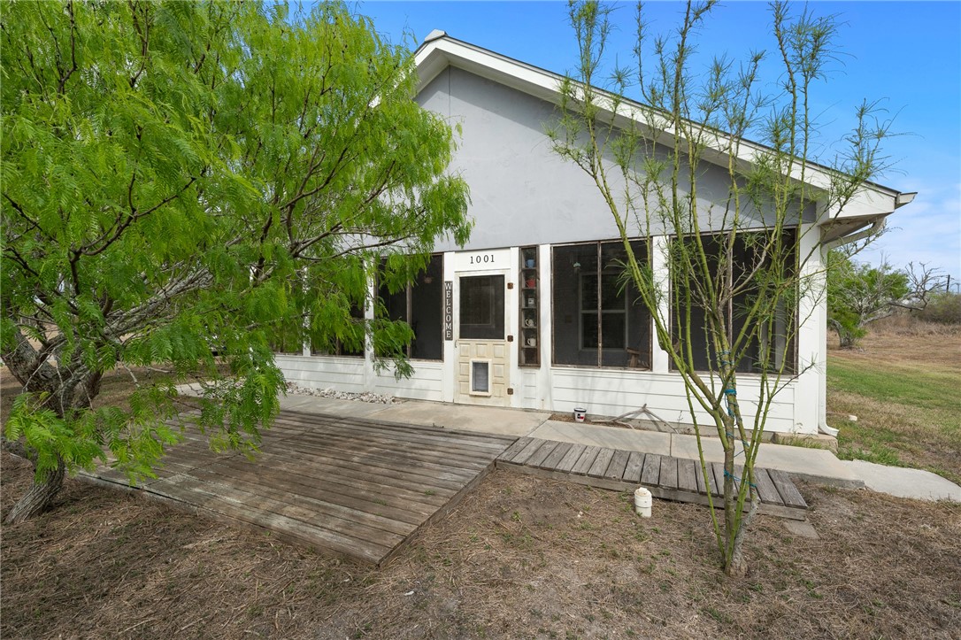 1001 Second St Property Photo 5
