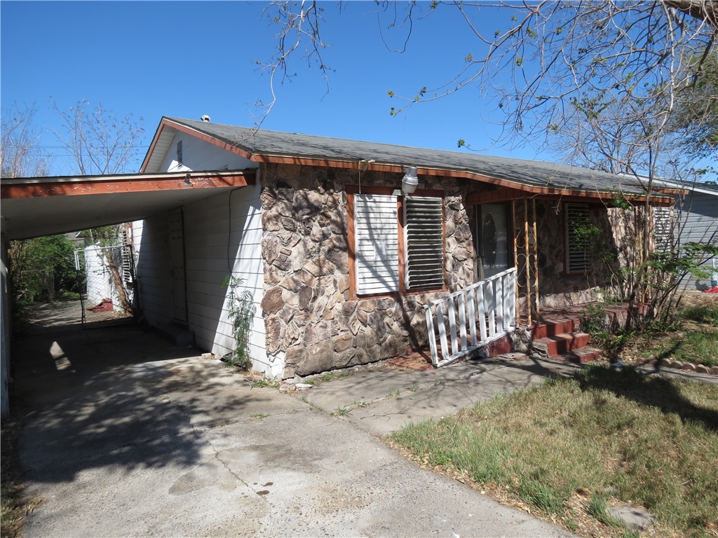1826 Yale St Property Photo 2