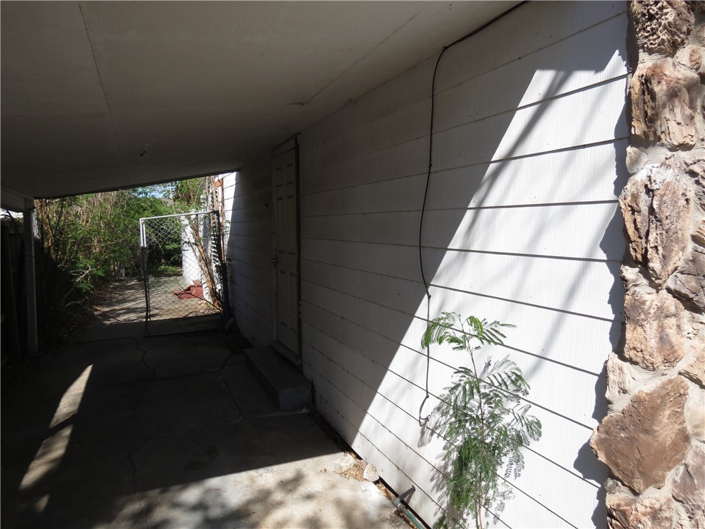 1826 Yale St Property Photo 3