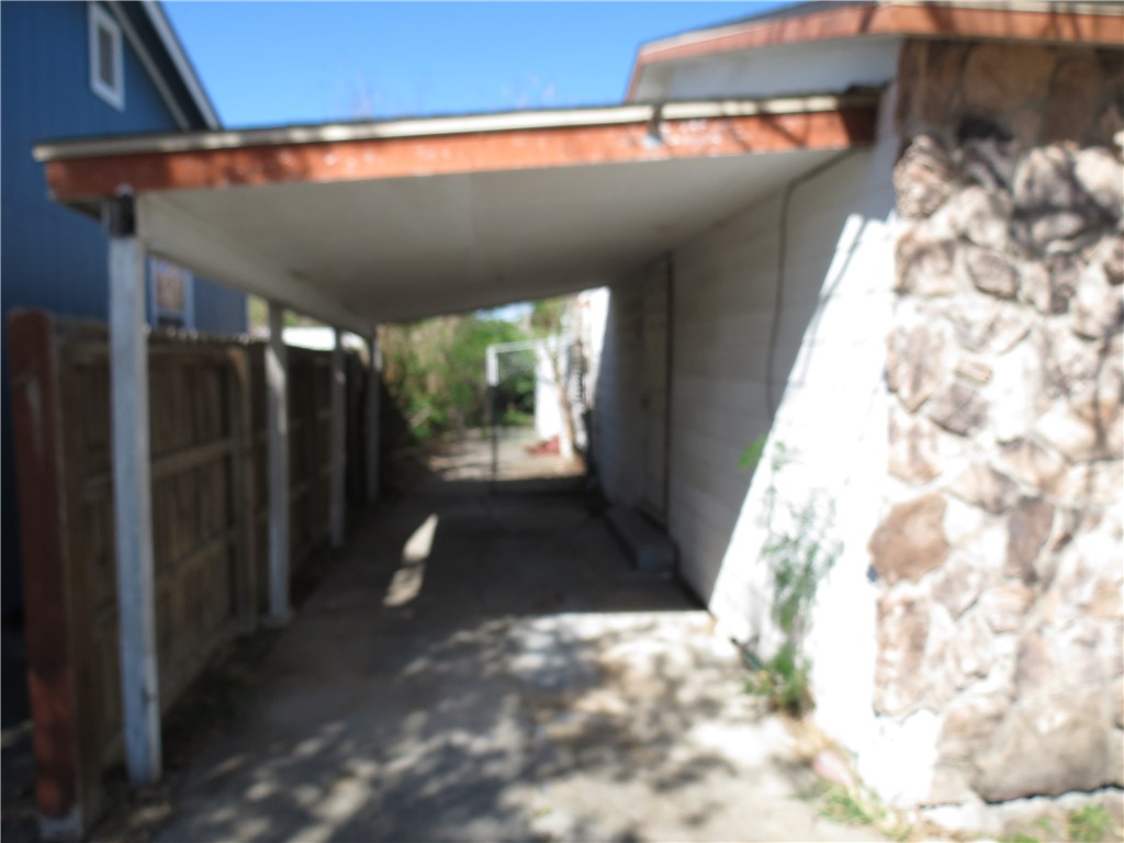 1826 Yale St Property Photo 4