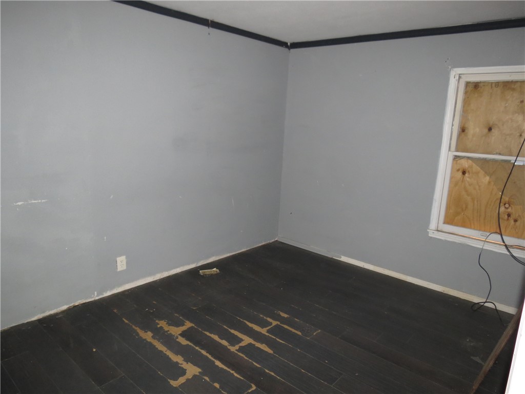 1826 Yale St Property Photo 8
