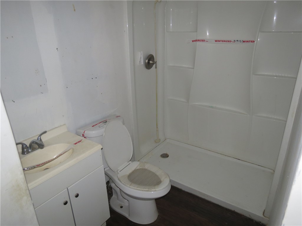 1826 Yale St Property Photo 9
