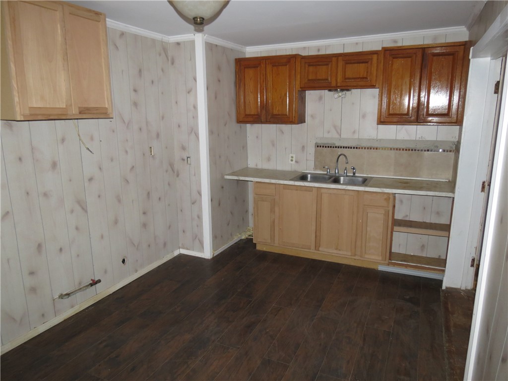 1826 Yale St Property Photo 11
