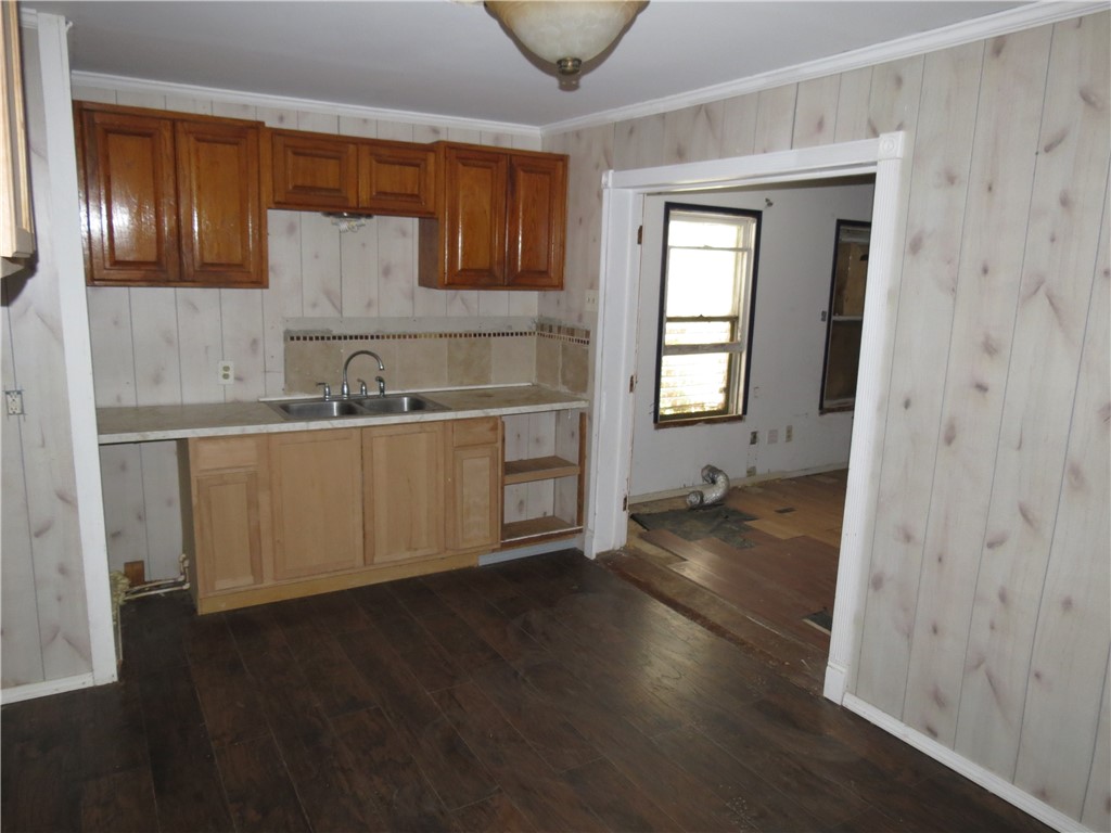 1826 Yale St Property Photo 12