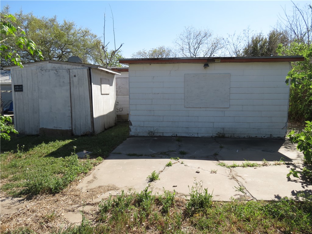 1826 Yale St Property Photo 19