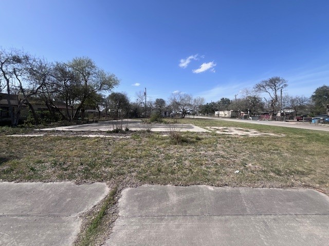 Mathis Real Estate Listings Main Image