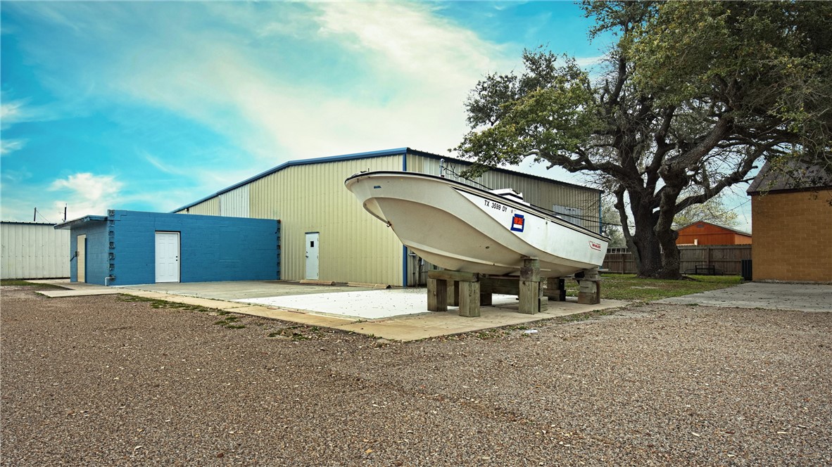 206 Highway 35 S Property Photo 7