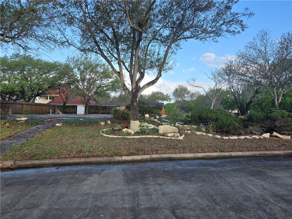 7001 Ashdown Dr Property Photo 2