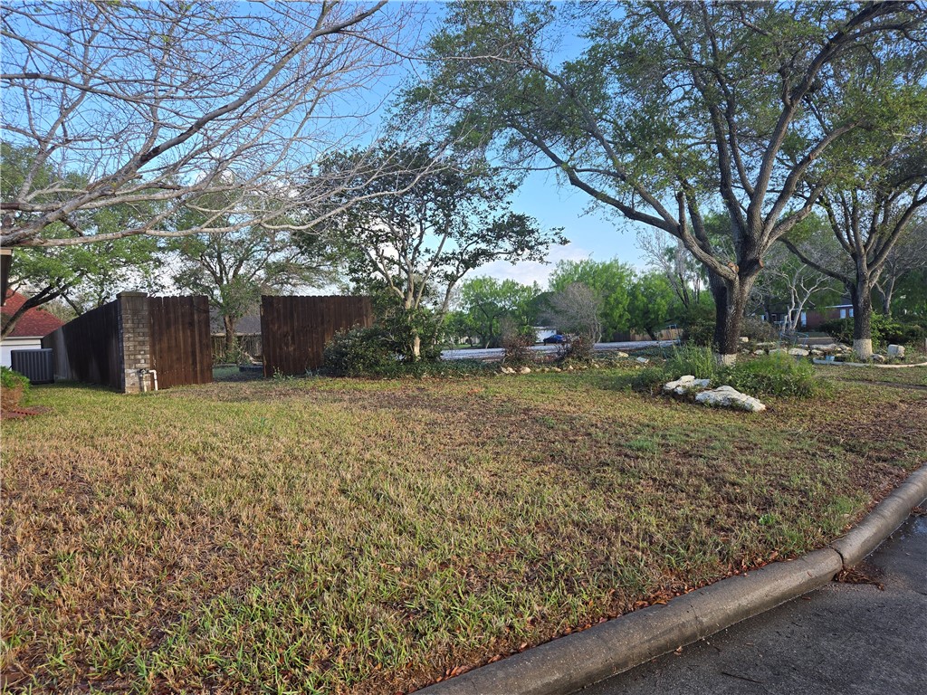 7001 Ashdown Dr Property Photo 4