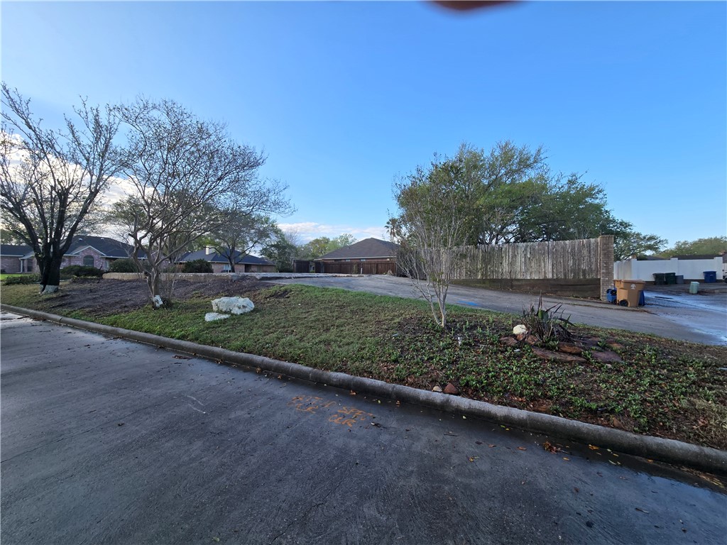 7001 Ashdown Dr Property Photo 6