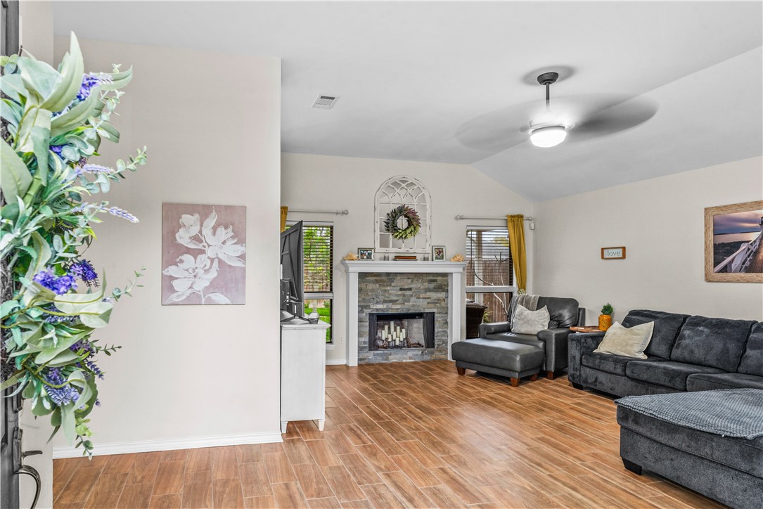 2205 Gershwin Property Photo 3