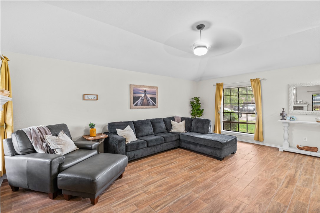 2205 Gershwin Property Photo 6