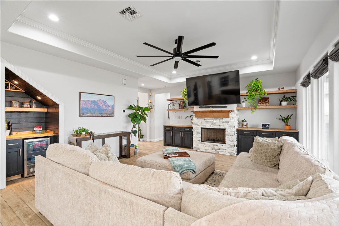 4213 Azali Dr Property Photo 4