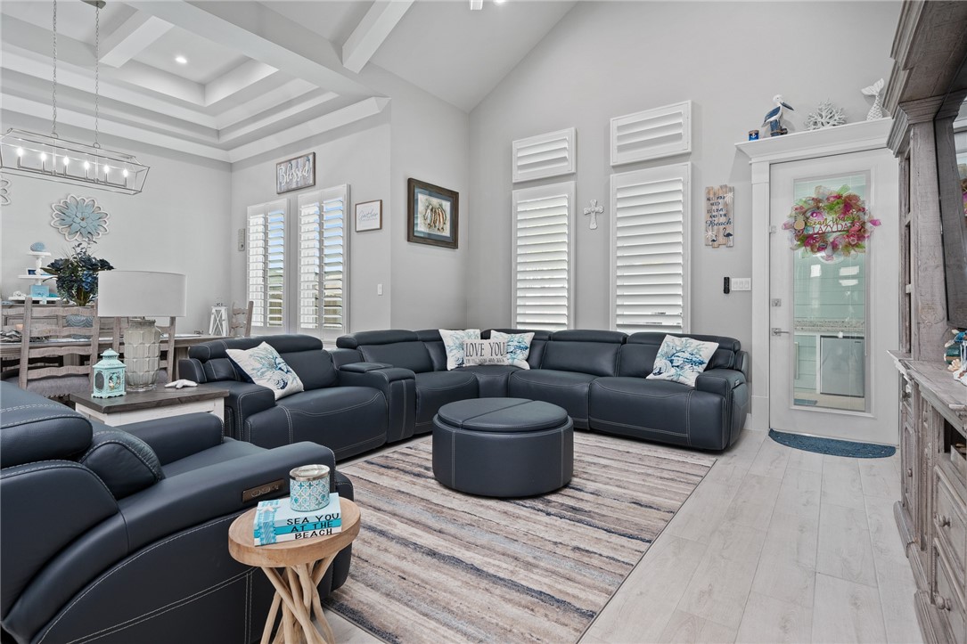 15509 Finistere St Property Photo 8