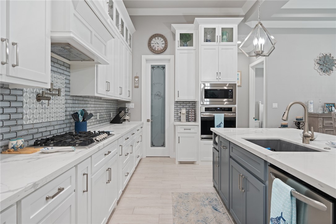 15509 Finistere St Property Photo 15