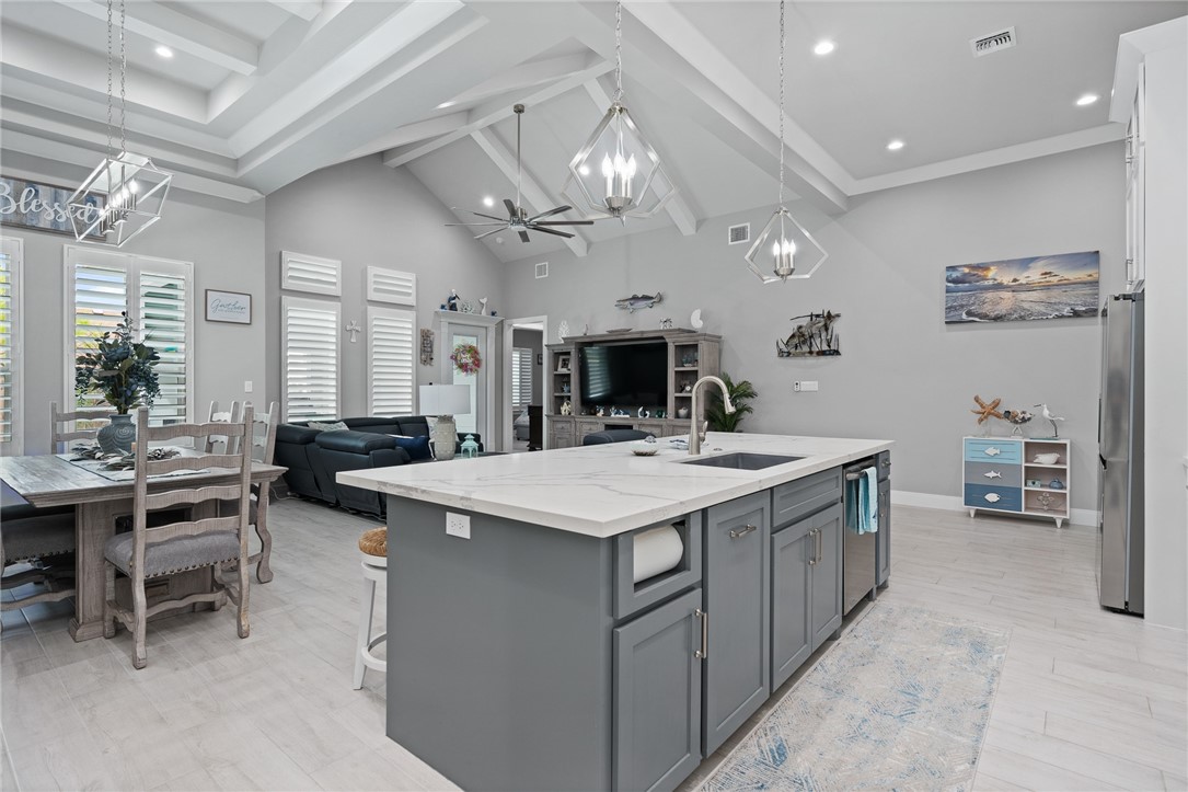15509 Finistere St Property Photo 16