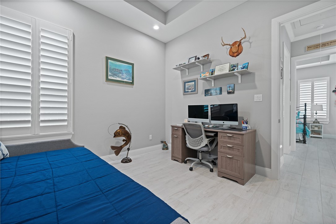 15509 Finistere St Property Photo 26