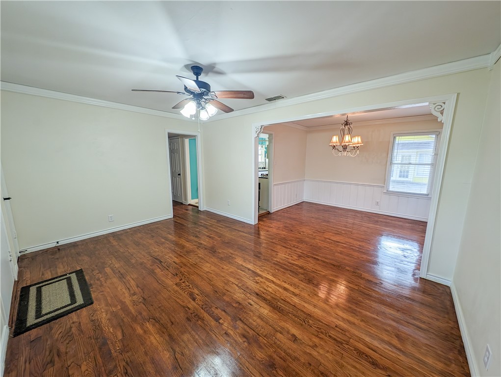410 Canterbury Dr Property Photo 2
