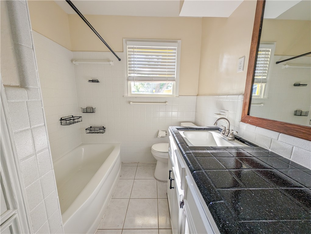 410 Canterbury Dr Property Photo 13