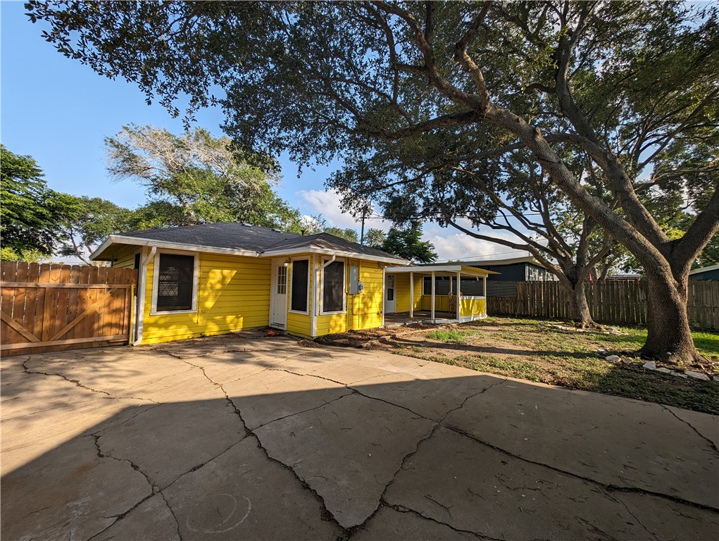 410 Canterbury Dr Property Photo 16