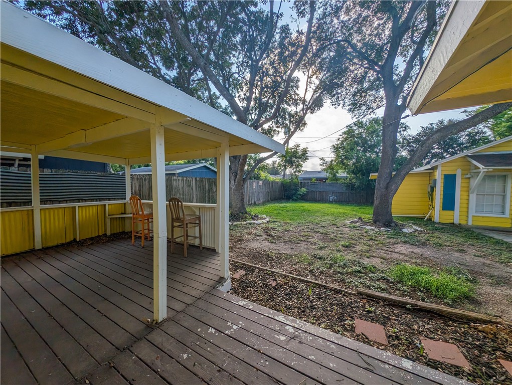 410 Canterbury Dr Property Photo 22